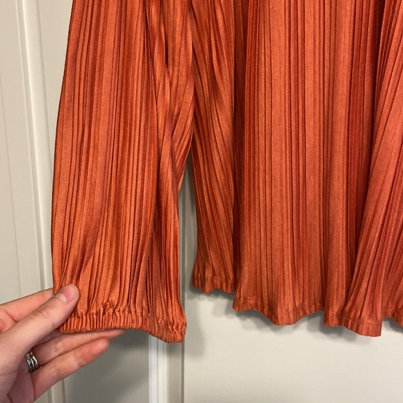 Express Rust Cut Out Blouse - Picture 4 of 6